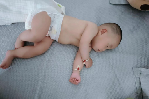 利津怀孕多久会显肚子
